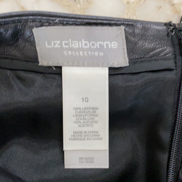 Black leather pencil skirt. - Picture 3 of 4